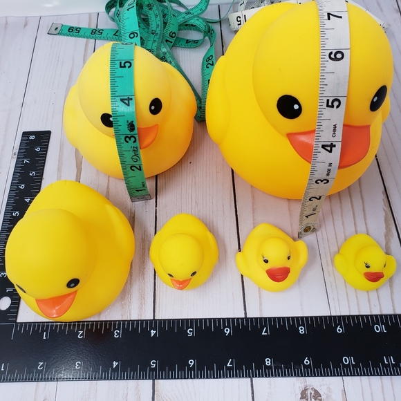 Jumbo Large Medium Small Yellow Rubber Ducks Toys Squeak - Picture 6 of 15